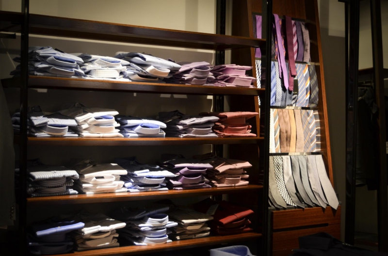 vitrine-BAGNOLS EN FORET-min_shirts_exhibition_shop_shopping_shelf_buy_business_clothing-940715